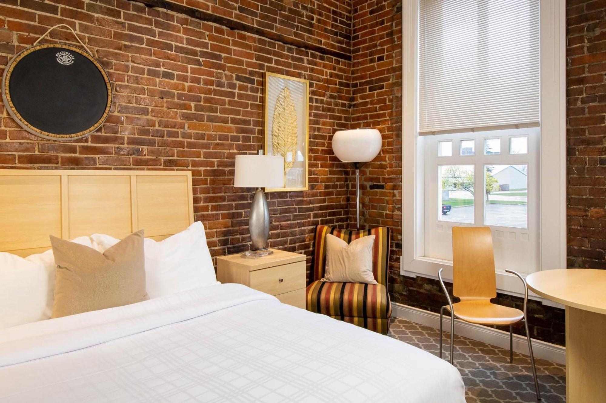 Chatham-Kent Retro Suites Hotel מראה חיצוני תמונה