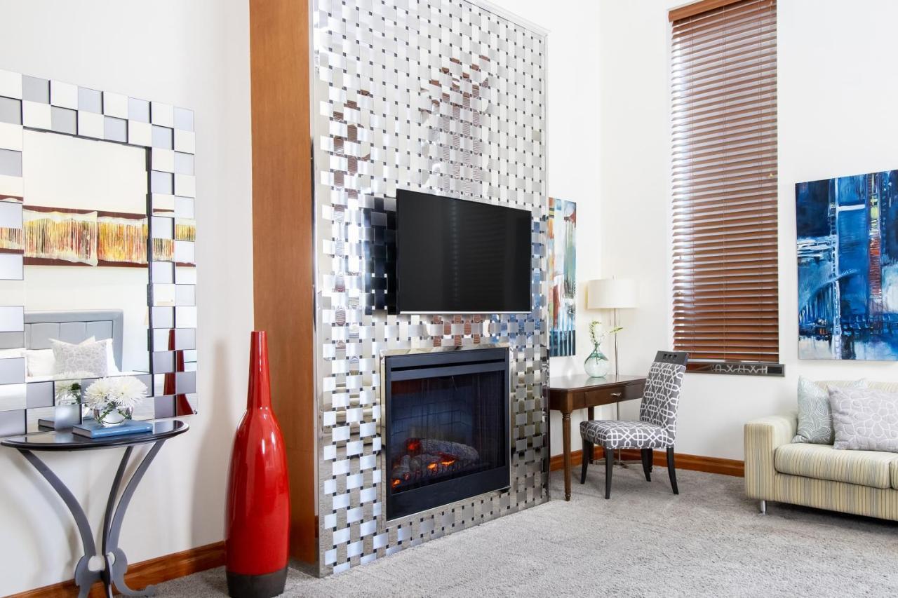 Chatham-Kent Retro Suites Hotel מראה חיצוני תמונה